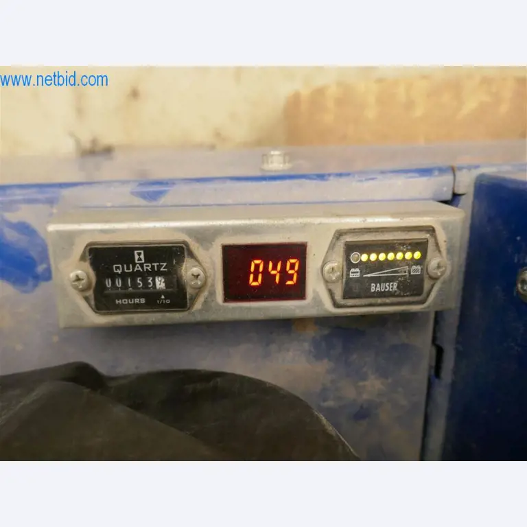 Máquinas e equipamento de uma empresa de construção de estradas-5