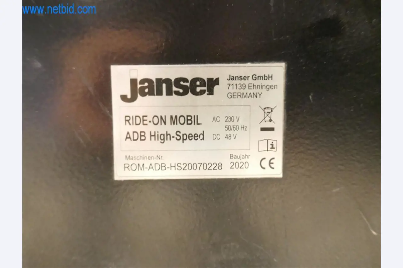 Máquinas e equipamento de uma empresa de construção de estradas-6