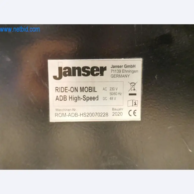 Máquinas e equipamento de uma empresa de construção de estradas-6