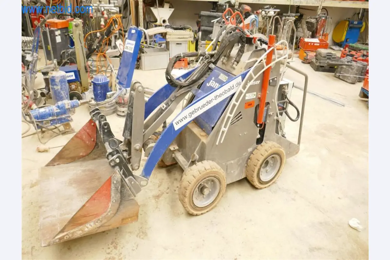 Máquinas e equipamento de uma empresa de construção de estradas-1