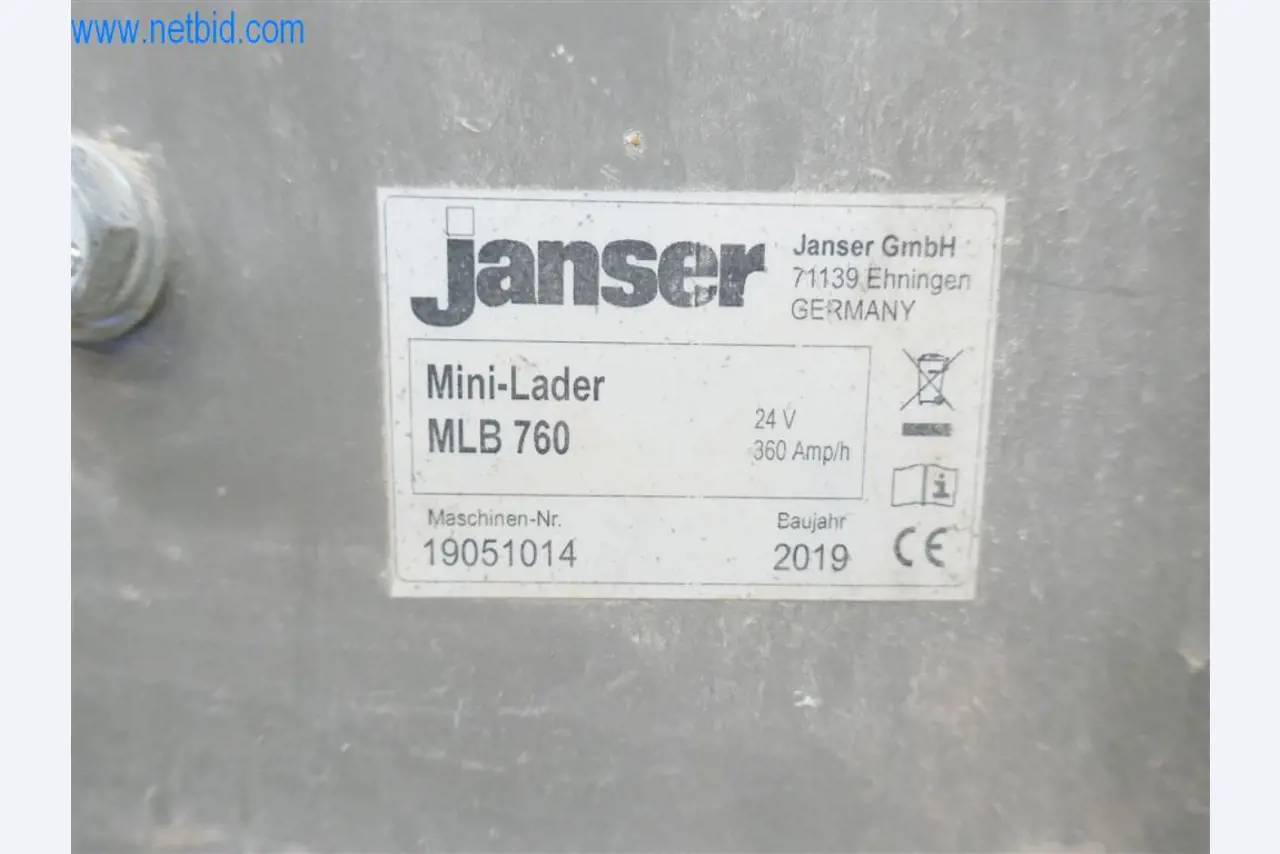 Máquinas e equipamento de uma empresa de construção de estradas-5