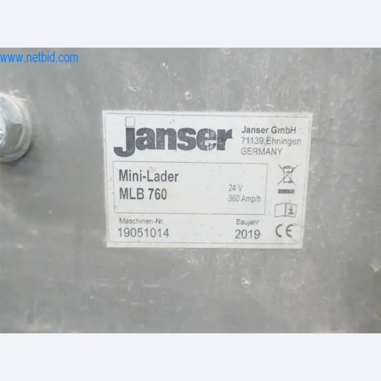 Máquinas e equipamento de uma empresa de construção de estradas-5