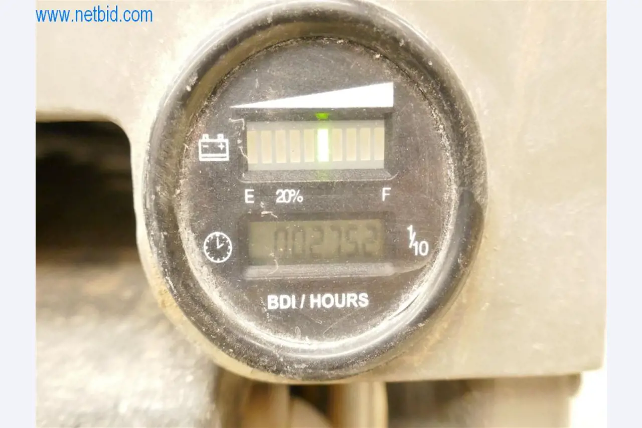 Máquinas e equipamento de uma empresa de construção de estradas-6