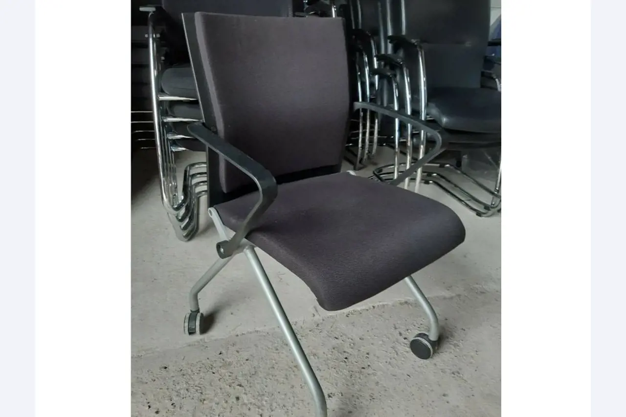 mesas USM HALLER en buen estado y otros equipos de oficina (STEELCASE/SENATOR)-1