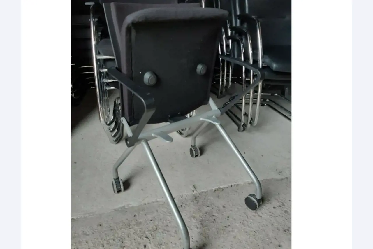 mesas USM HALLER en buen estado y otros equipos de oficina (STEELCASE/SENATOR)-2