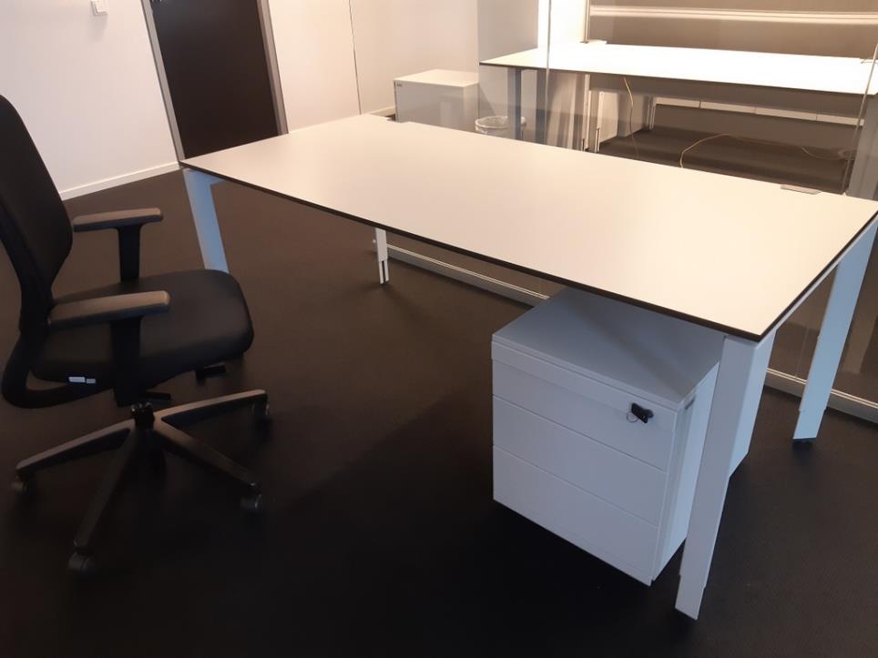 mesas USM HALLER en buen estado y otros equipos de oficina (STEELCASE/SENATOR)-1