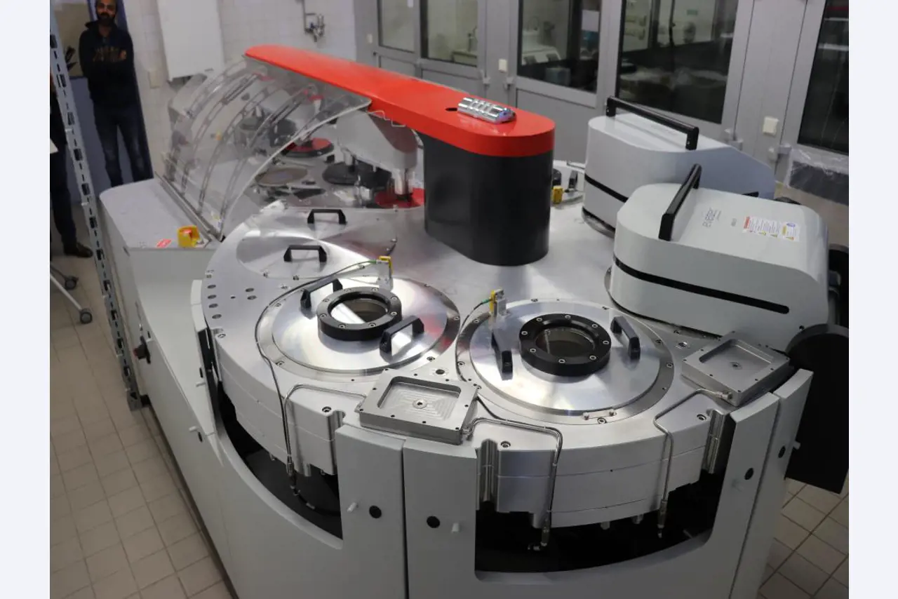 Večkomorni sistem za razprševanje, Evatec, Solaris S151-10