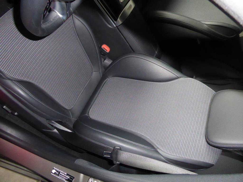 Nová a zánovní luxusní vozidla-13