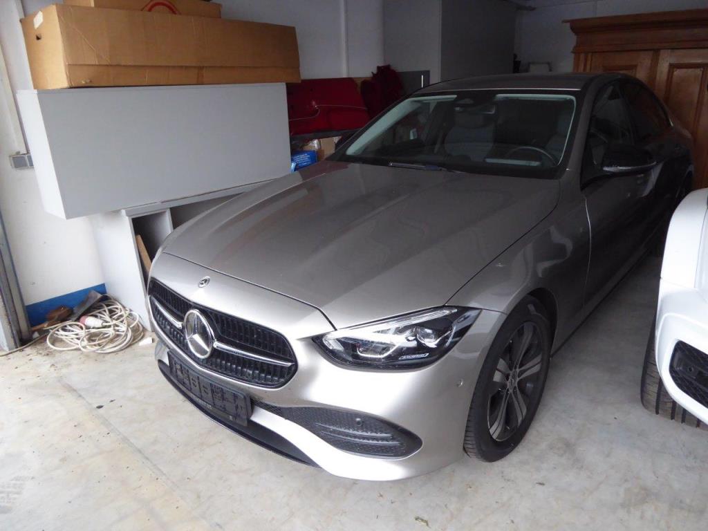 Nová a zánovní luxusní vozidla-1