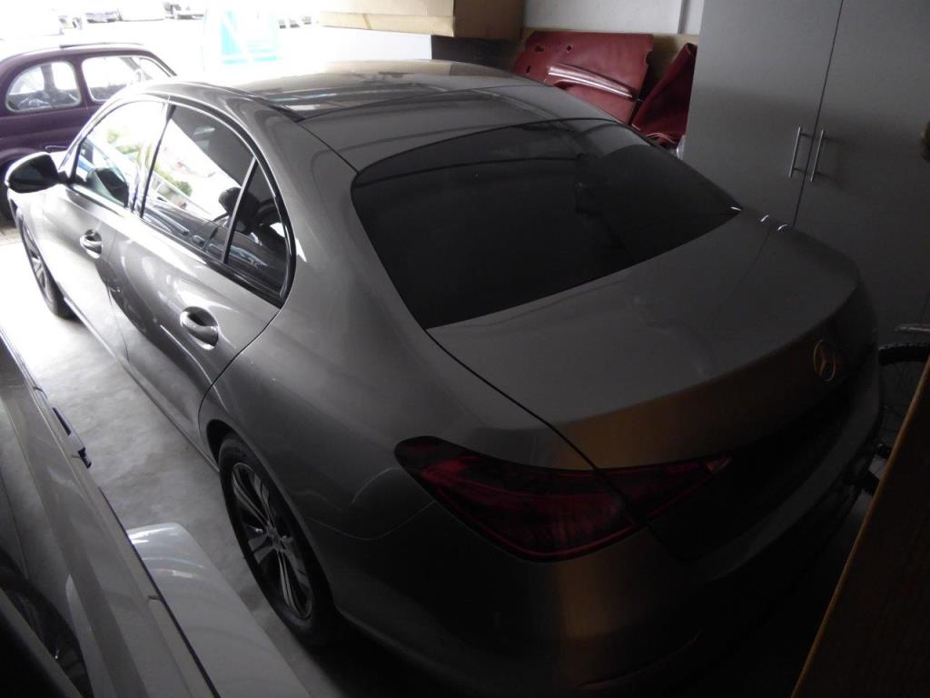 Nová a zánovní luxusní vozidla-3