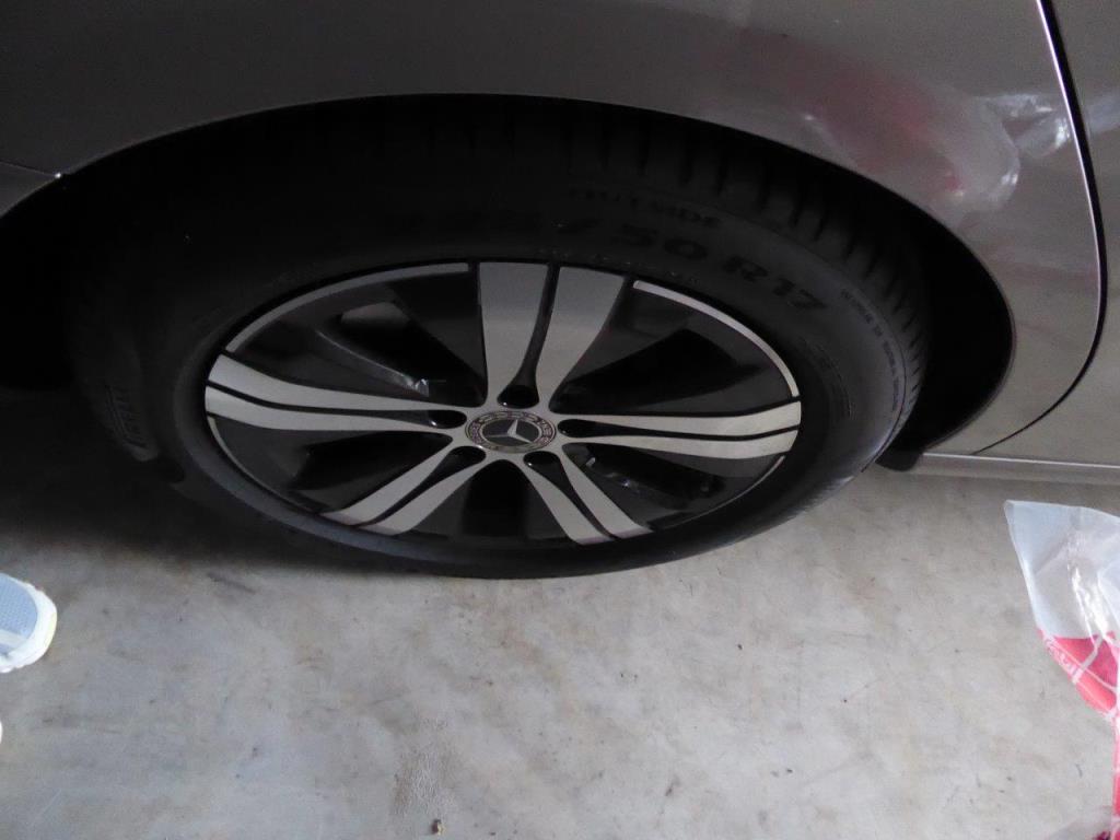 Nová a zánovní luxusní vozidla-5