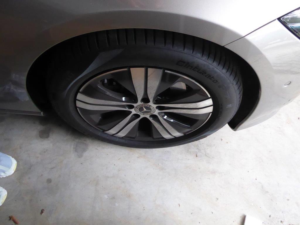 Nová a zánovní luxusní vozidla-6