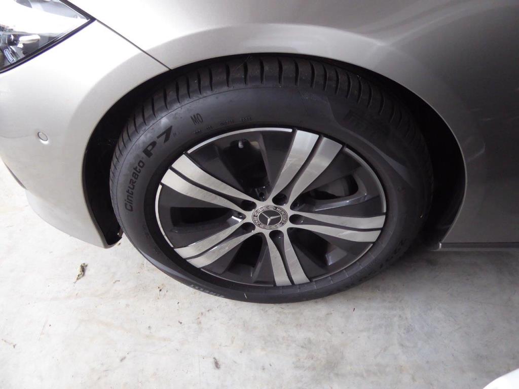 Nová a zánovní luxusní vozidla-7