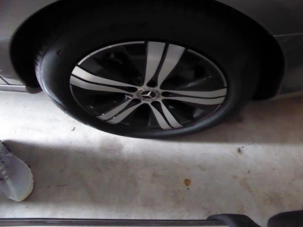 Nová a zánovní luxusní vozidla-8