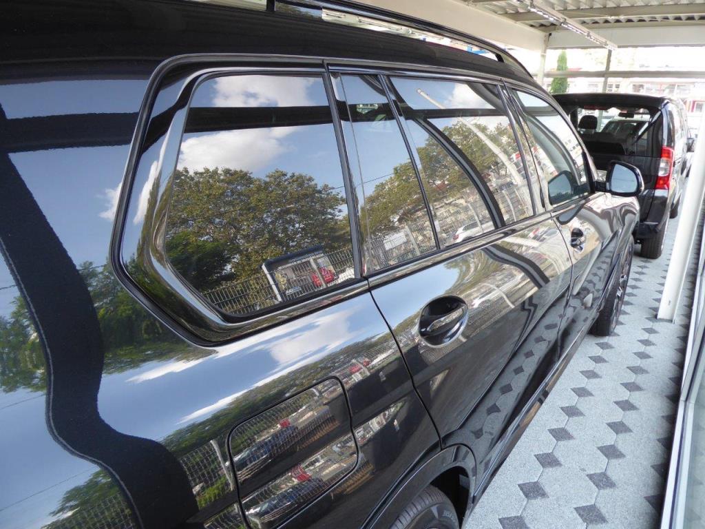 Nová a zánovní luxusní vozidla-10