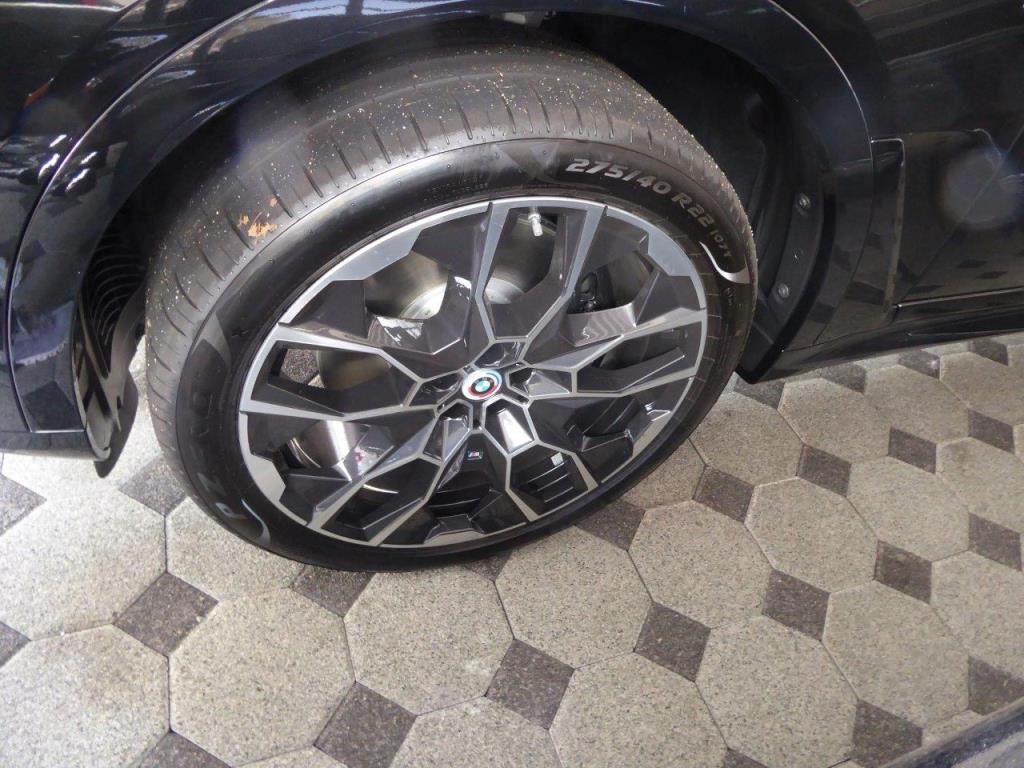 Nová a zánovní luxusní vozidla-11