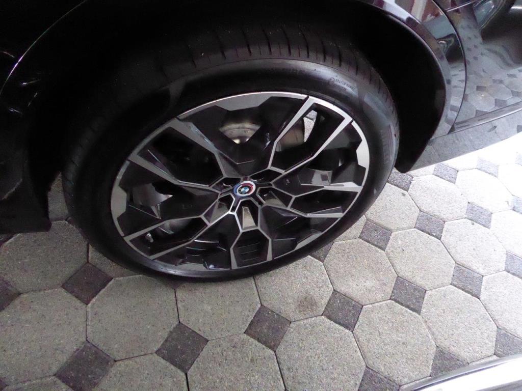 Nová a zánovní luxusní vozidla-12