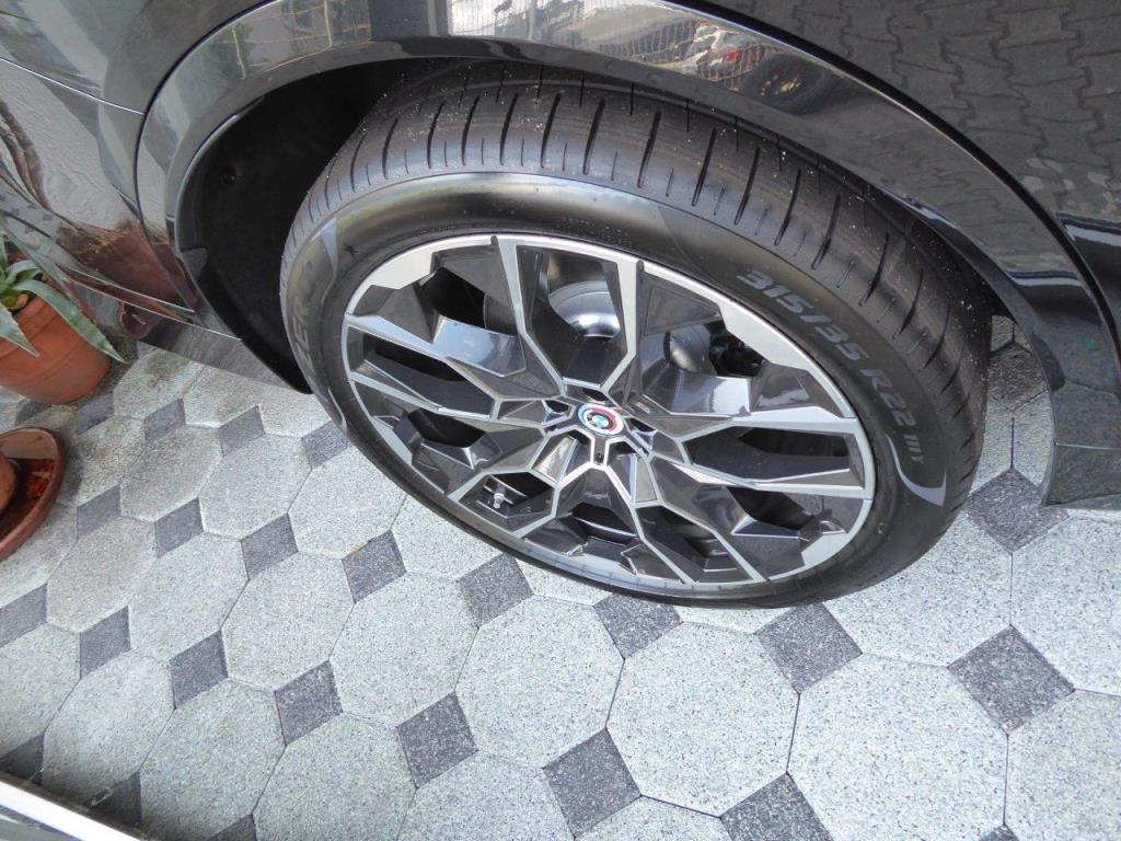 Nová a zánovní luxusní vozidla-14