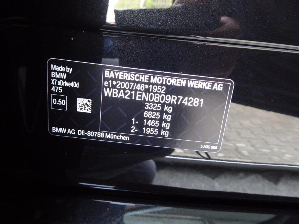 Nová a zánovní luxusní vozidla-15