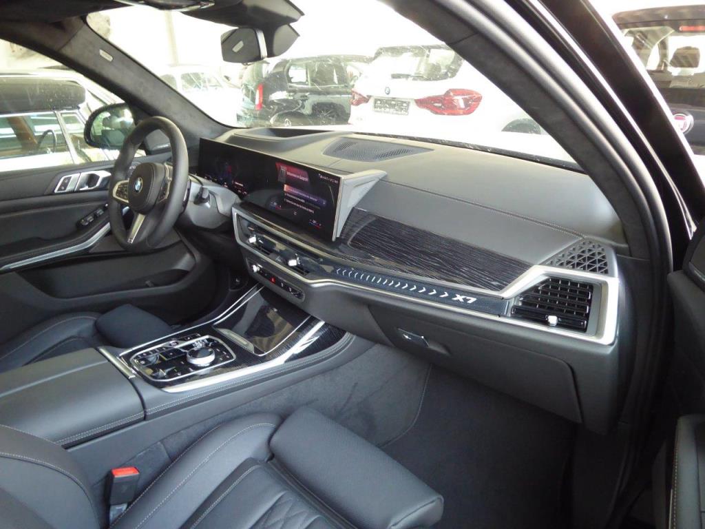 Nová a zánovní luxusní vozidla-16