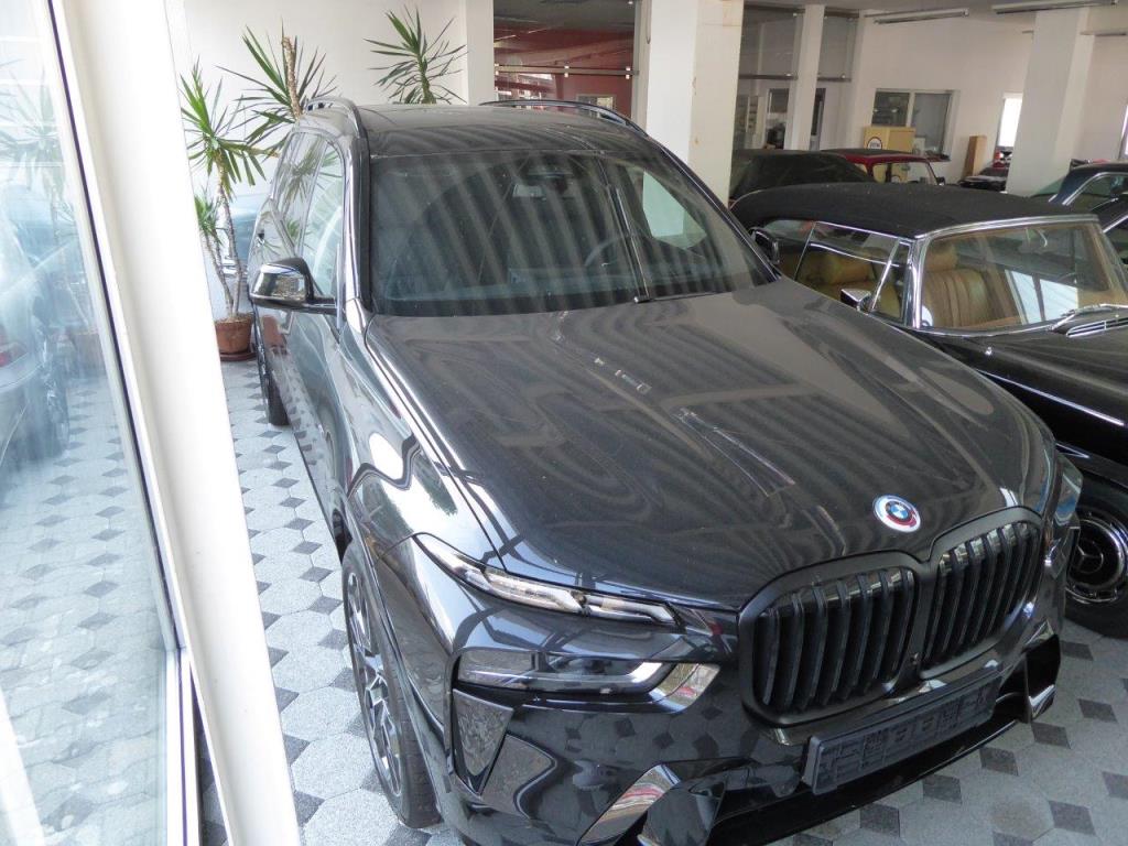 Nová a zánovní luxusní vozidla-2