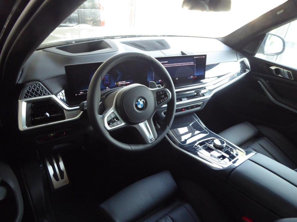 Nová a zánovní luxusní vozidla-4