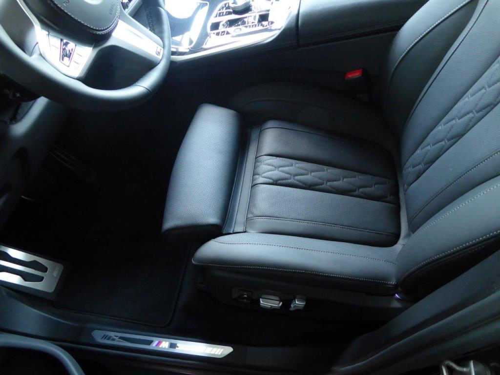 Nová a zánovní luxusní vozidla-6