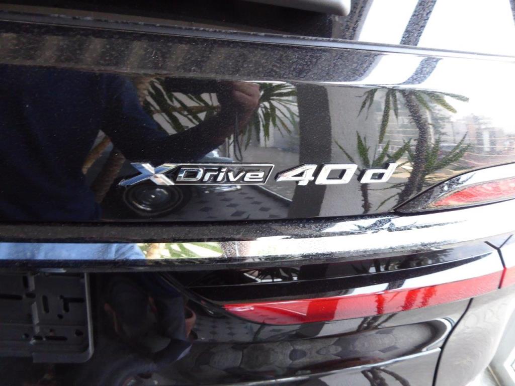 Nová a zánovní luxusní vozidla-9