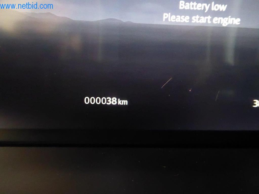 Nová a zánovní luxusní vozidla-18