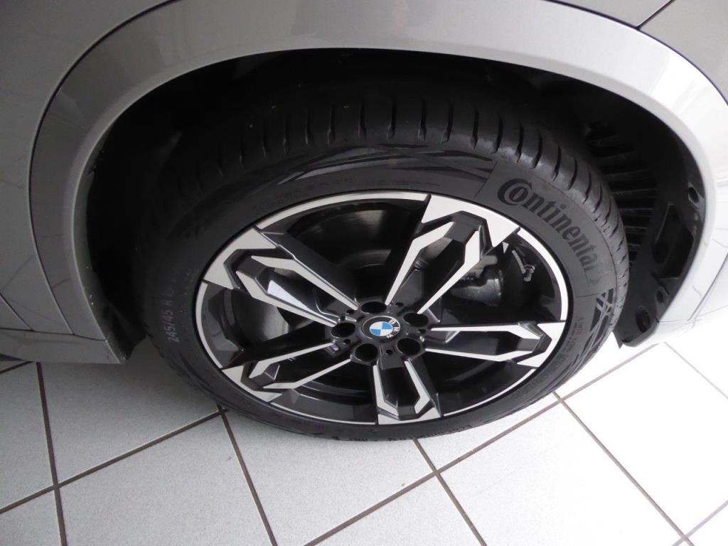 Nová a zánovní luxusní vozidla-15