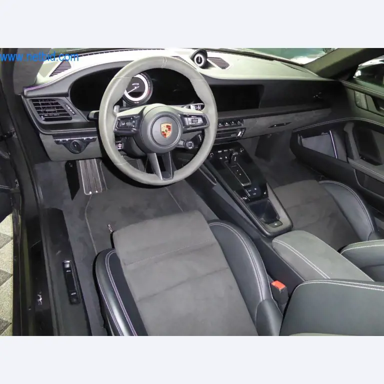 Neue und neuwertige Luxusfahrzeuge-10