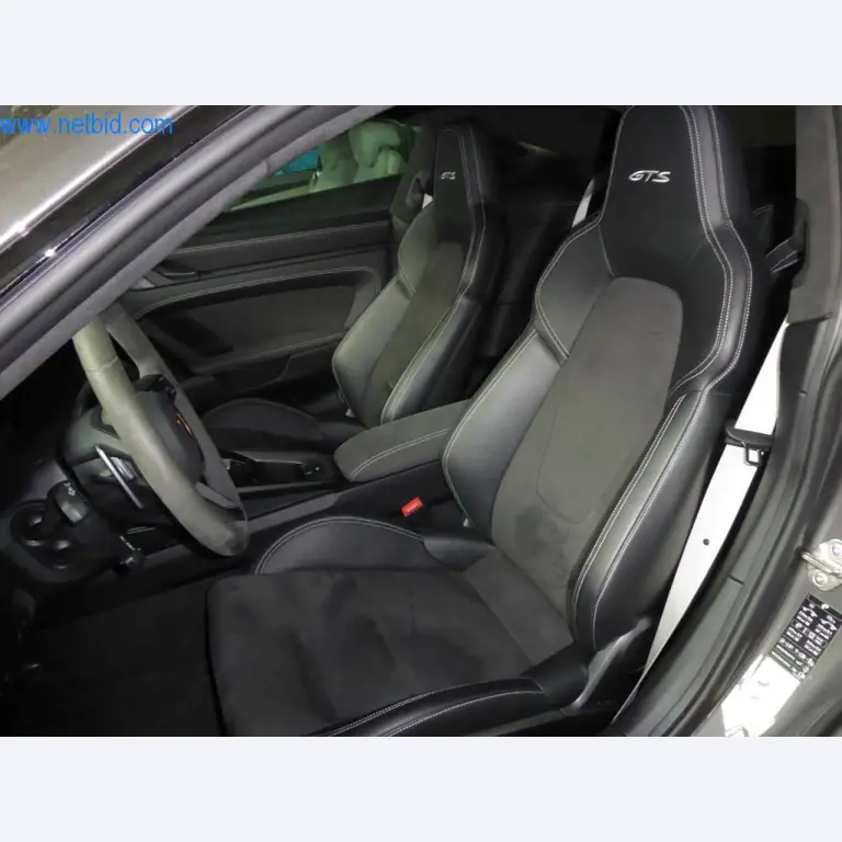 Neue und neuwertige Luxusfahrzeuge-11