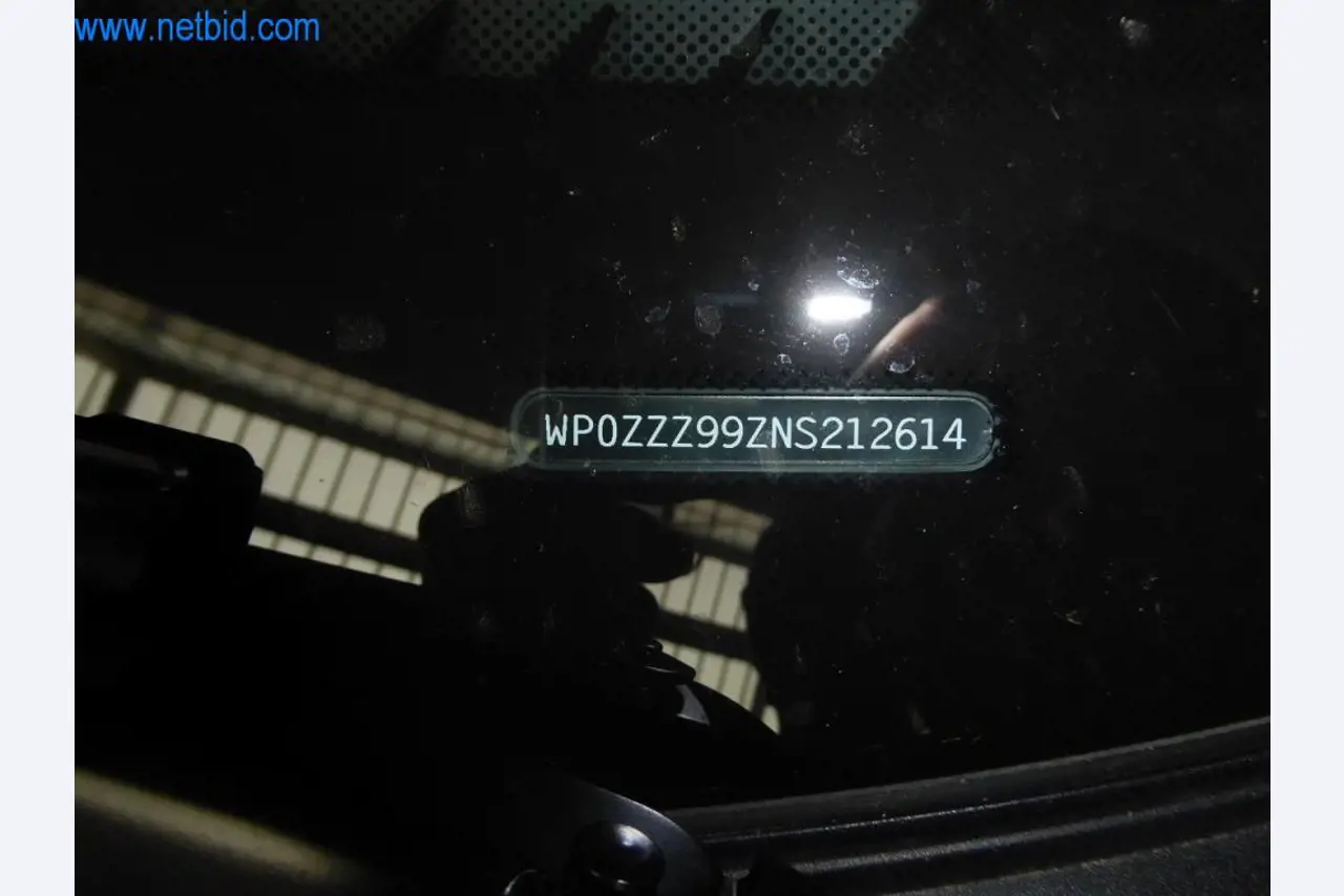 Neue und neuwertige Luxusfahrzeuge-15