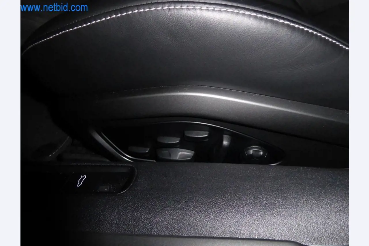 Neue und neuwertige Luxusfahrzeuge-17