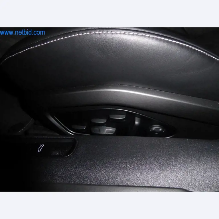 Neue und neuwertige Luxusfahrzeuge-17