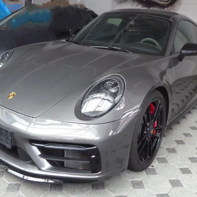 Poussette de sport Porsche 911 Carrera 4 GTS (992)