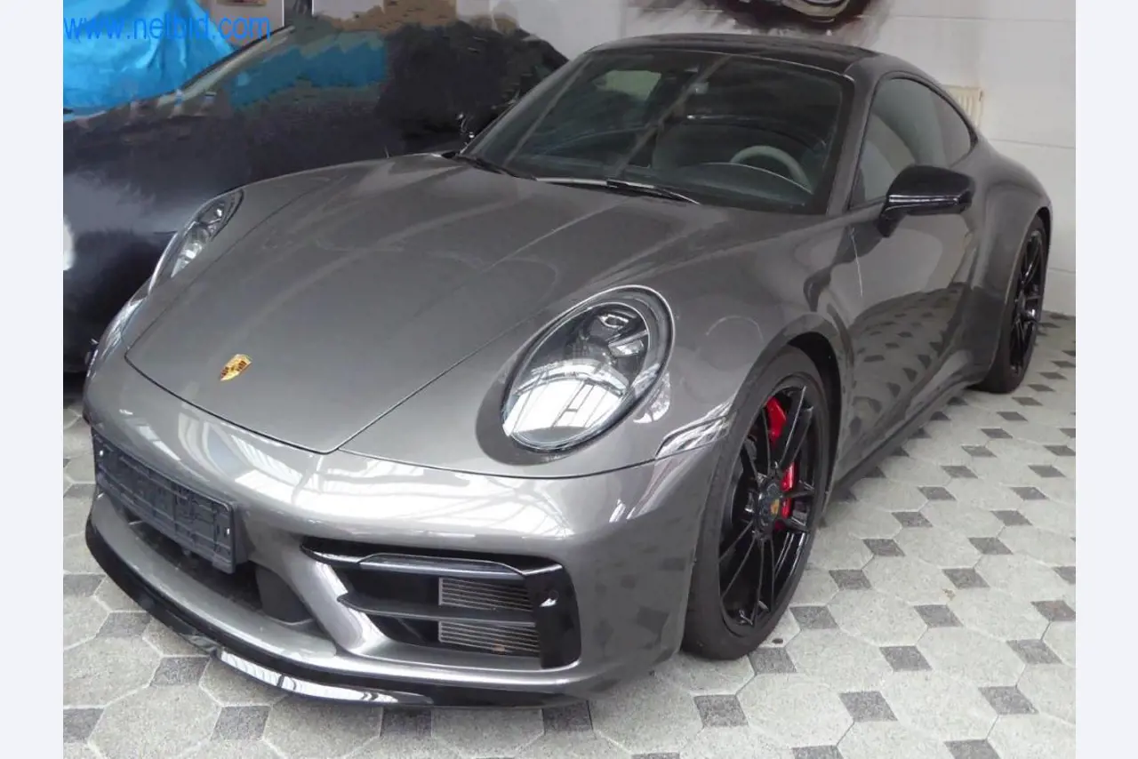 Neue und neuwertige Luxusfahrzeuge-1