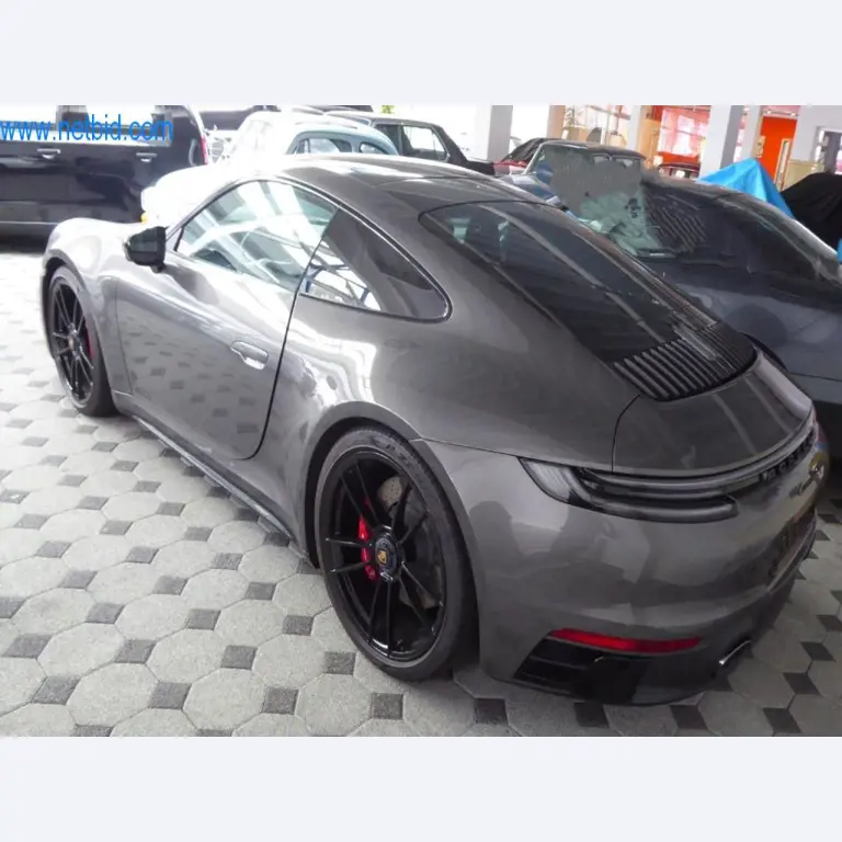 Neue und neuwertige Luxusfahrzeuge-3