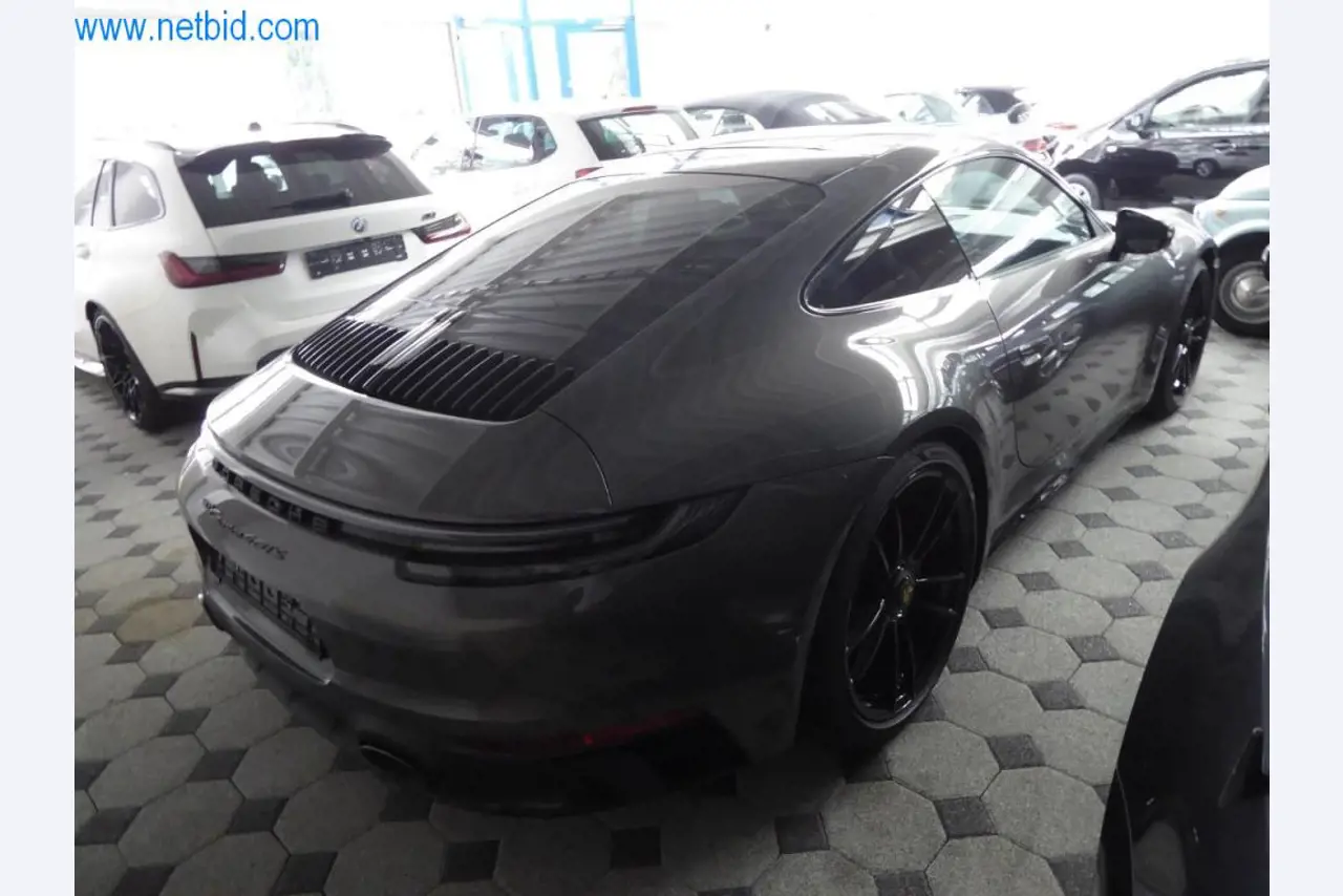 Neue und neuwertige Luxusfahrzeuge-4