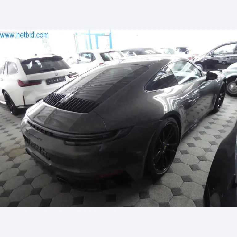 Neue und neuwertige Luxusfahrzeuge-4