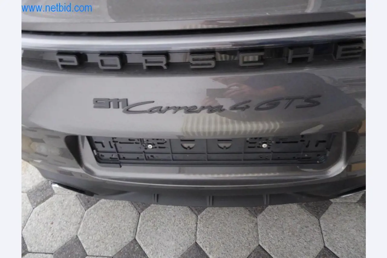 Neue und neuwertige Luxusfahrzeuge-5