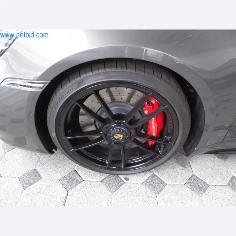 Neue und neuwertige Luxusfahrzeuge-7