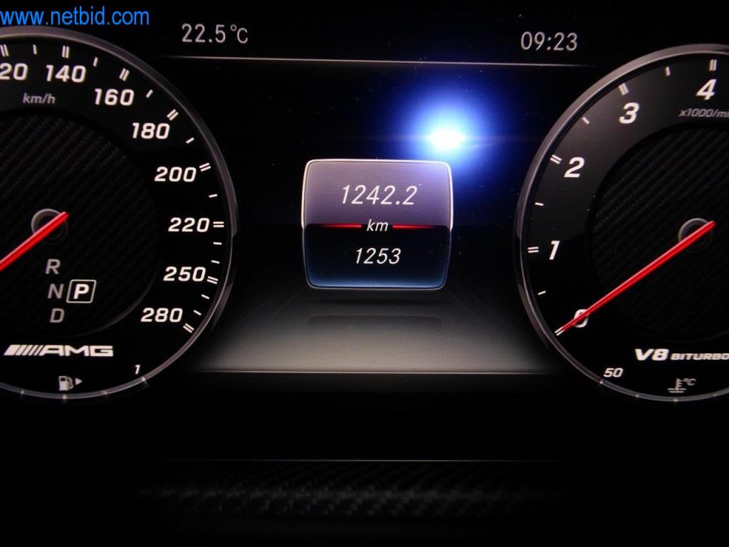 Nová a zánovní luxusní vozidla-11