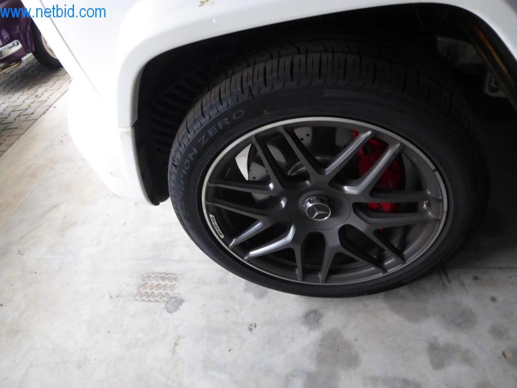 Nová a zánovní luxusní vozidla-5