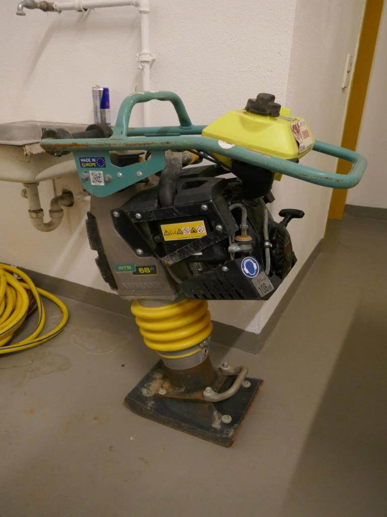 Dobrze utrzymane maszyny budowlane-2