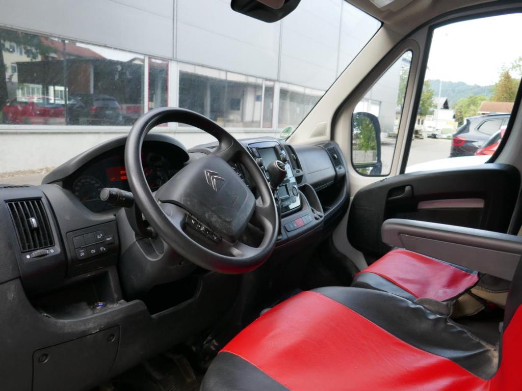 Dobrze utrzymane maszyny budowlane-4