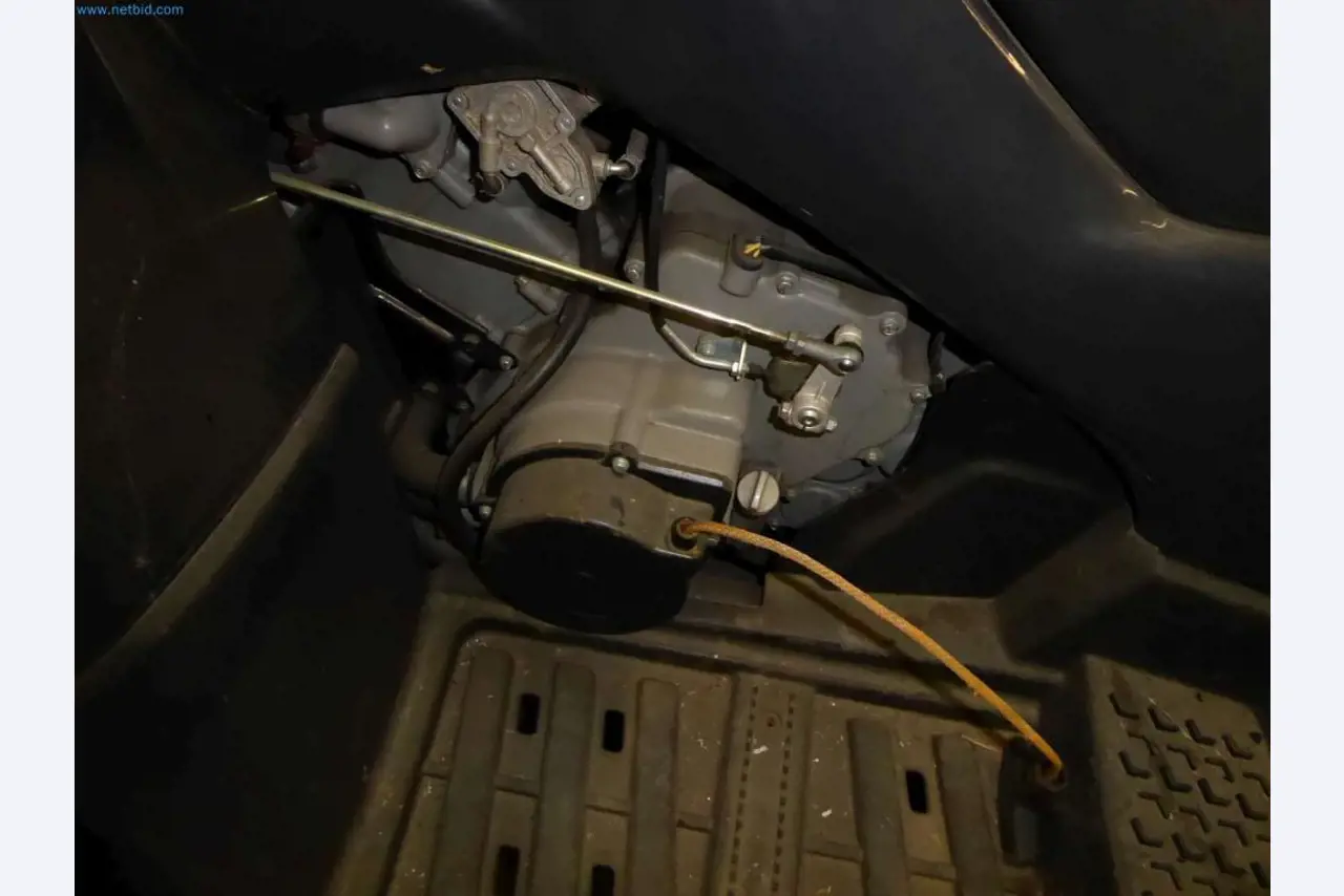 Magazijnliquidatie van een dienstverlenend bedrijf, voertuigen, magazijnuitrusting-3