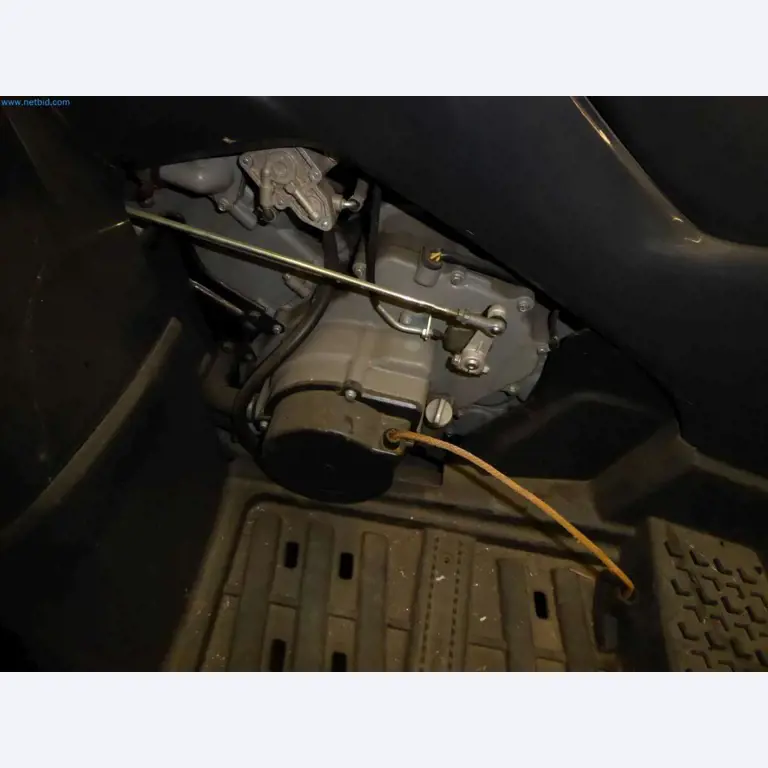 Magazijnliquidatie van een dienstverlenend bedrijf, voertuigen, magazijnuitrusting-3