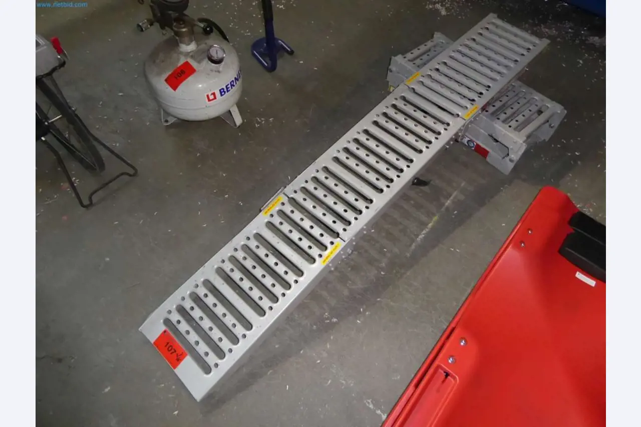 Magazijnliquidatie van een dienstverlenend bedrijf, voertuigen, magazijnuitrusting-2