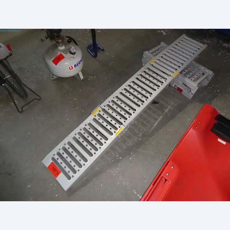 Magazijnliquidatie van een dienstverlenend bedrijf, voertuigen, magazijnuitrusting-2